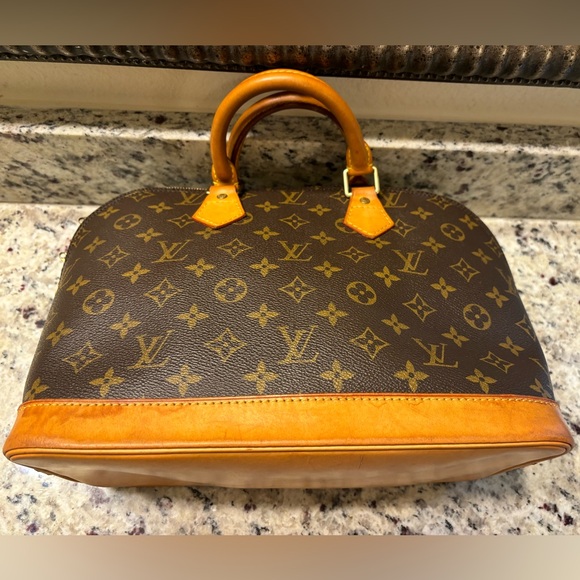 Authentic LOUIS VUITTON Alma Handbag - Picture 3 of 17